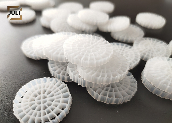 PE Shockproof Aquariums MBBR Filter Media White Color Fda Carrier 25x4MM