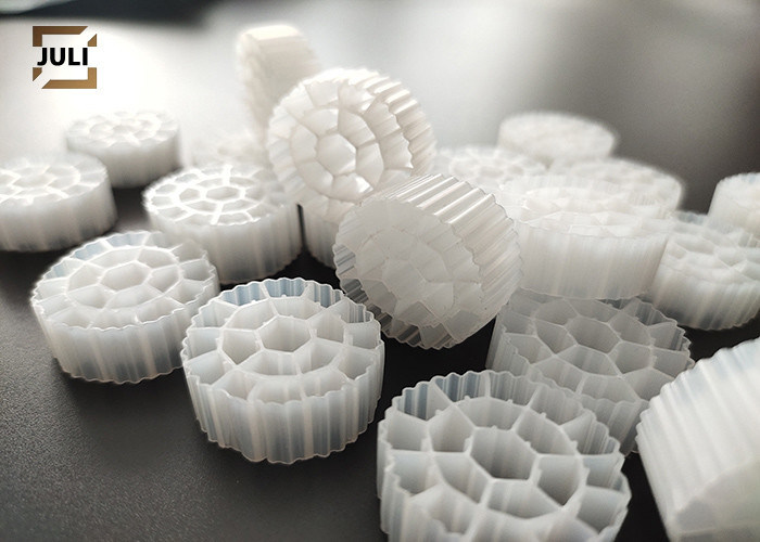 White Color Virgin HDPE Moving Bed Biofilm Reactor 25x10mm For Fish Pond